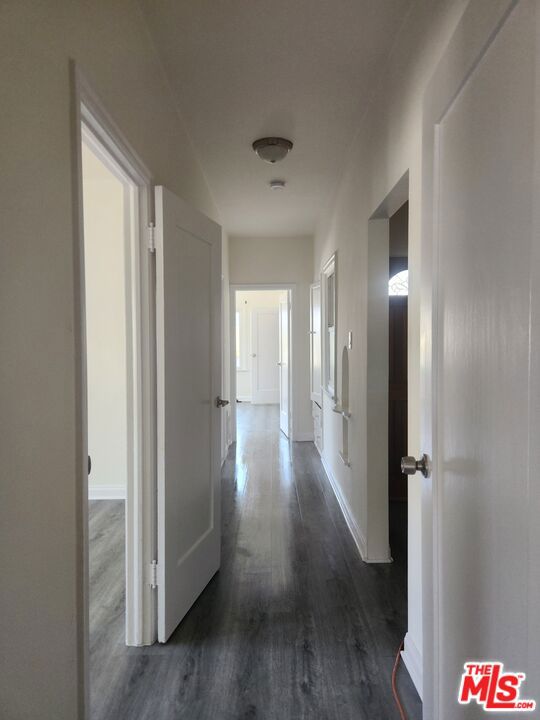 517 N Serrano Avenue, Los Angeles CA: https://media.crmls.org/mediaz/6169a947-9f83-4ece-af5f-3168b13bd7e7.jpg