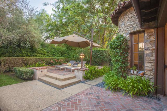 7031 Calle Portone, Rancho Santa Fe CA: https://media.crmls.org/mediaz/6169e532-6f9b-4406-b4dc-8a67321f574b.jpg