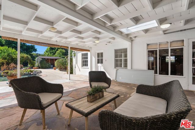 6317 Orion Avenue, Van Nuys CA: https://media.crmls.org/mediaz/616b0a08-2483-4cc1-8fa0-f582e428e530.jpg