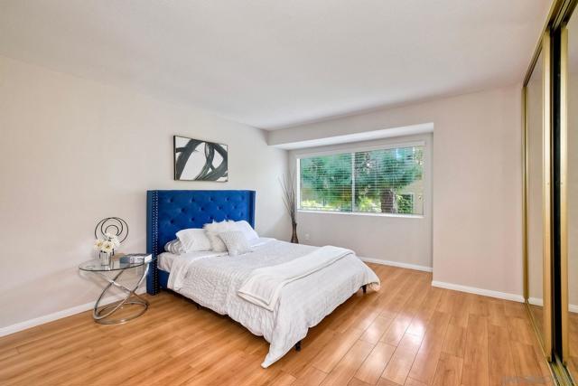8660 Via Mallorca, La Jolla CA: https://media.crmls.org/mediaz/616b53ed-ac6a-4a1b-ba64-f24508006d2c.jpg