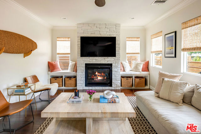 1774 Washington Way, Venice CA: https://media.crmls.org/mediaz/616c935f-54c7-49f5-9316-2c7075d83141.jpg