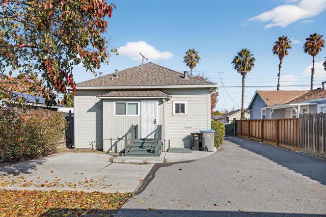 935 S 7th Street, San Jose CA: https://media.crmls.org/mediaz/616cd0d2-1749-476b-ac66-c928e76a89ba.jpg