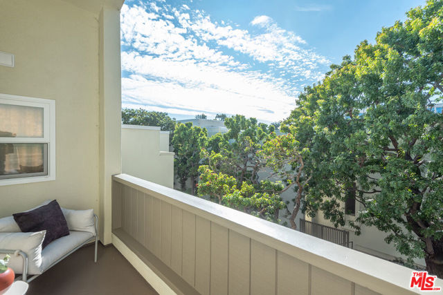 13234 Fiji Way, Marina del Rey CA: https://media.crmls.org/mediaz/616cd2b2-890d-41cc-acbf-e60820baeef5.jpg