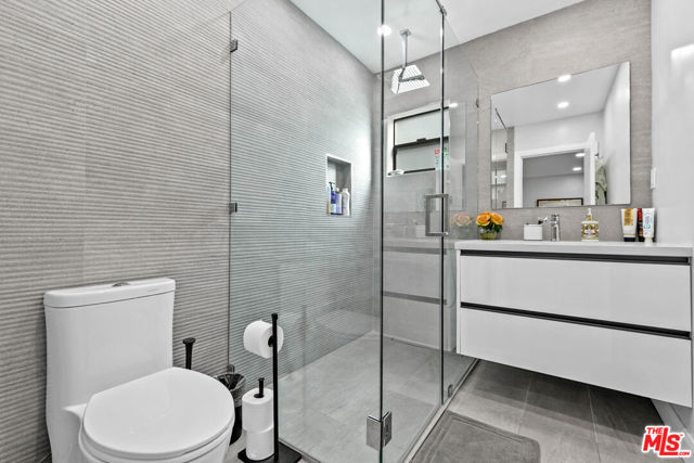 18912 Pasadero Drive, Tarzana CA: https://media.crmls.org/mediaz/616ce984-c163-4864-b0cc-12e51ff851fb.jpg