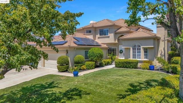 805 Devonshire Loop, Brentwood CA: https://media.crmls.org/mediaz/616d1c4b-2d26-410d-b4de-41d813768a2c.jpg