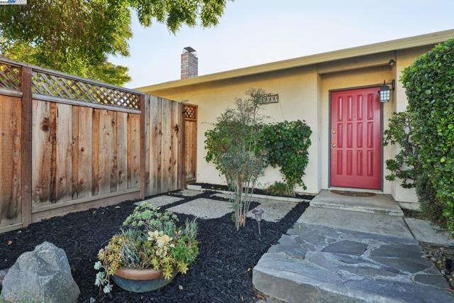 33177 Quail Drive, Union City CA: https://media.crmls.org/mediaz/616d766f-5b44-4499-b17e-1719dba5642d.jpg