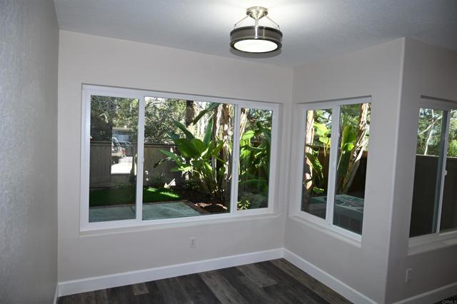 Detail Gallery Image 6 of 15 For 6706 Xana Way, Carlsbad,  CA 92009 - 4 Beds | 2/1 Baths