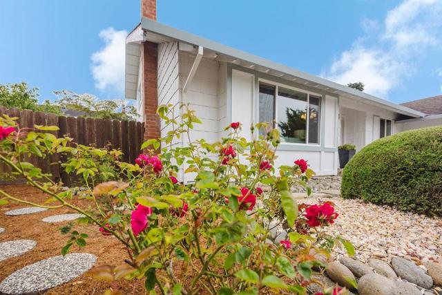 2008 Touraine Lane, Half Moon Bay CA: https://media.crmls.org/mediaz/616e3ef9-b625-4c97-acbe-e72b0cb8670f.jpg