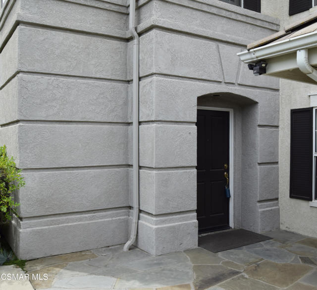 2324 Solway Court, Thousand Oaks CA: https://media.crmls.org/mediaz/616f1695-b7ef-4548-a6de-d8d6f869956b.jpg