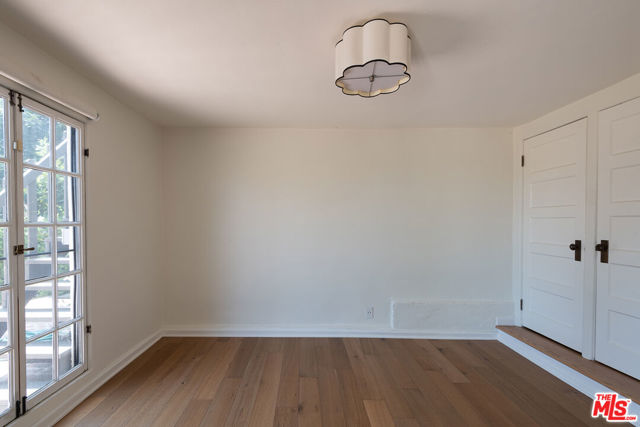 3756 Effingham Place, Los Angeles CA: https://media.crmls.org/mediaz/616f4ae4-7d8d-4466-bcda-9dcf2ffb2175.jpg