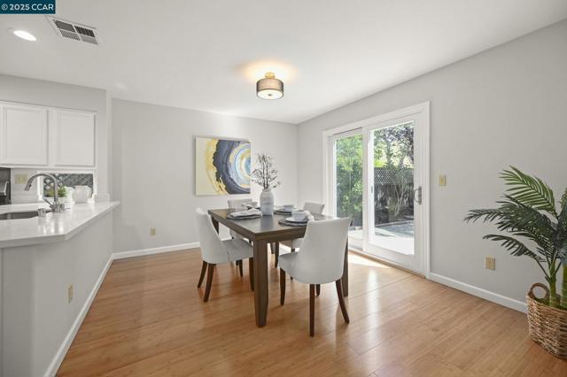 1116 Vista Pointe Cir, San Ramon CA: https://media.crmls.org/mediaz/616fb52a-d64b-4d95-8d61-269bd52f9337.jpg