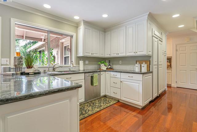 736 Tunbridge Rd, Danville CA: https://media.crmls.org/mediaz/616fc8ce-0e7d-489f-ae68-176d779862dc.jpg