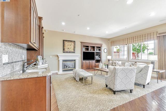 2734 E Sugar Hill Ter, Dublin CA: https://media.crmls.org/mediaz/61704840-46f3-46a7-b2f6-95ef26c5473f.jpg