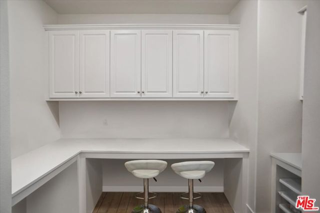27336 Ellery Place, Santa Clarita CA: https://media.crmls.org/mediaz/6170e50e-0dfa-4ec5-b1a7-f9ffa4830e2b.jpg