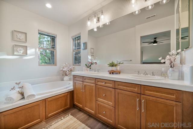 15820 Paseo Del Sur, San Diego CA: https://media.crmls.org/mediaz/6170f740-e3f6-460d-8a31-bf25ff210a43.jpg