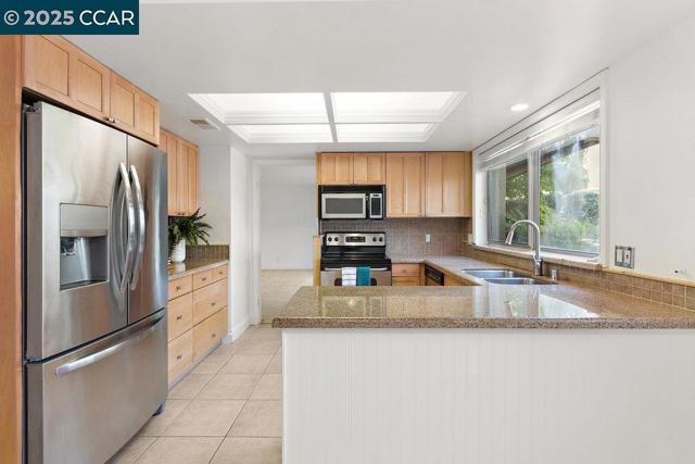 1617 Ptarmigan Dr, Walnut Creek CA: https://media.crmls.org/mediaz/6171486e-960d-4157-9a4c-6f6c8b149bb5.jpg