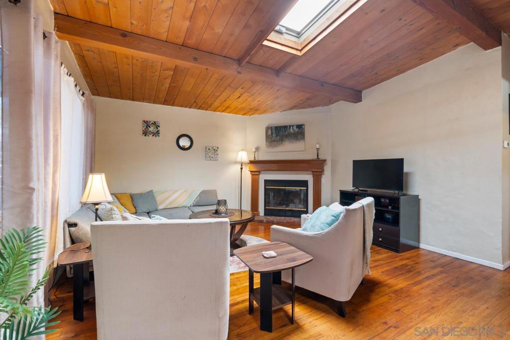 2437 Laurie - photo 12