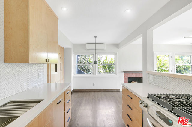 2073 VINE Street, Los Angeles CA: https://media.crmls.org/mediaz/6171ac98-78c3-4748-ada2-48ffafa7b49a.jpg