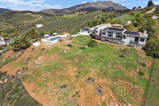15484 Markar Rd, Poway CA: https://media.crmls.org/mediaz/6171b6ea-85aa-4a47-82c3-b2bd3534bd43.jpg
