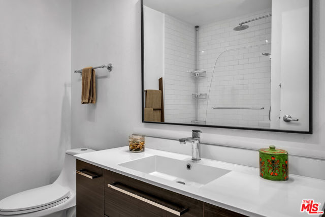 7300 Franklin Avenue, Los Angeles CA: https://media.crmls.org/mediaz/61721e6a-e39f-4438-84ea-e5cb3f8f29c2.jpg