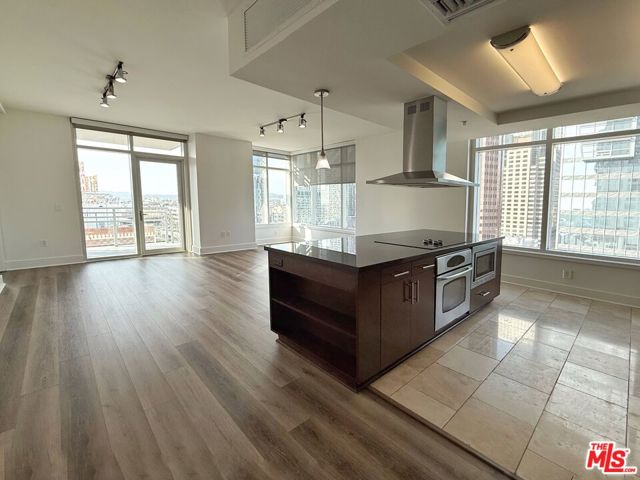 717 W Olympic Boulevard, Los Angeles CA: https://media.crmls.org/mediaz/61725420-bd6a-4ba9-bf1b-209a8d97151c.jpg