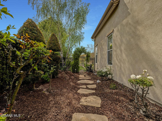 331 Briar Bluff Circle, Thousand Oaks CA: https://media.crmls.org/mediaz/6172667b-8e75-400f-a4c7-96a83a769028.jpg