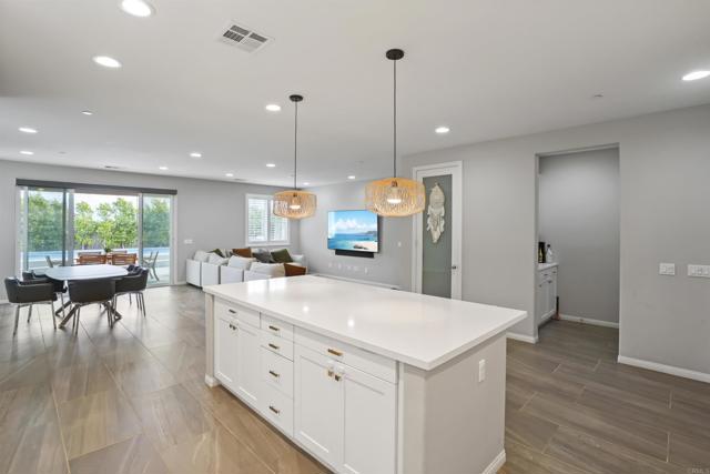48 Clearwood Street, Fillmore CA: https://media.crmls.org/mediaz/6172a052-c3ac-4281-8d5c-35123bef8d43.jpg