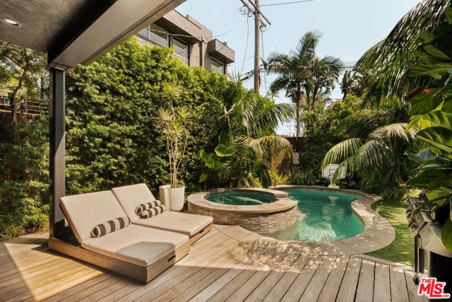 712 Nowita Place photo 23