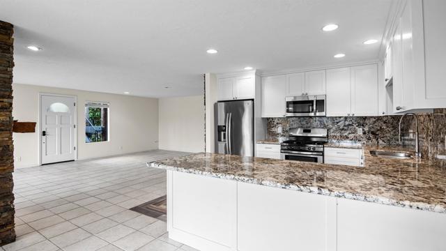 Detail Gallery Image 7 of 36 For 812 Kalpati Cir #E,  Carlsbad,  CA 92008 - 2 Beds | 3 Baths