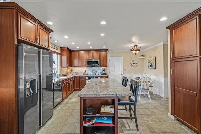2611 Quail Ct., Union City CA: https://media.crmls.org/mediaz/61733315-72d3-4994-abc2-3d324075650e.jpg