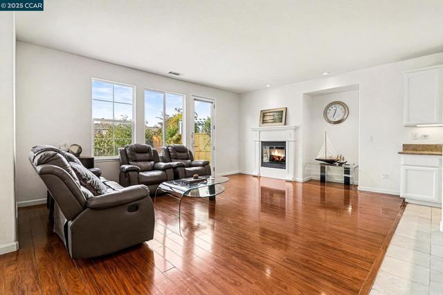 5701 Oakmont Dr, Richmond CA: https://media.crmls.org/mediaz/617390dd-3026-4024-8f66-408eac069883.jpg