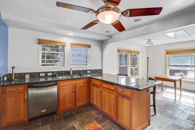 Image 12 of 37 For 4640 Greene St