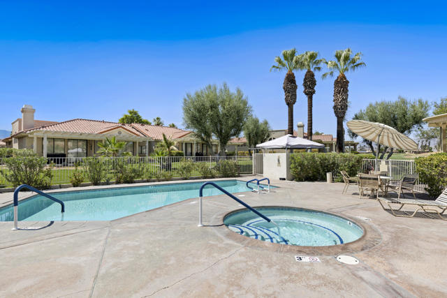 105 Brandigo Circle, Palm Desert CA: https://media.crmls.org/mediaz/61748295-a53c-4e66-919c-16293e433dc2.jpg