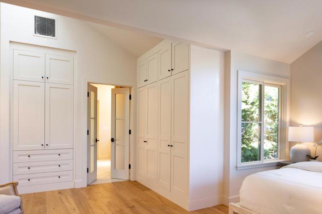 4 Oak Knoll Way, Carmel CA: https://media.crmls.org/mediaz/61749f8f-f9f5-4b6f-8818-be517d42f651.jpg