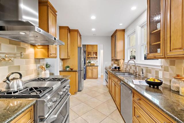 847 Willow Glen Way, San Jose CA: https://media.crmls.org/mediaz/6174e8ae-4f2a-4885-a6ea-159eec5e31d1.jpg