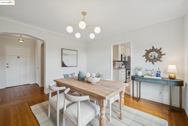 5968 Chabot Crest, Oakland CA: https://media.crmls.org/mediaz/6174ebc0-4a05-433c-9a7c-eddfb76c7177.jpg