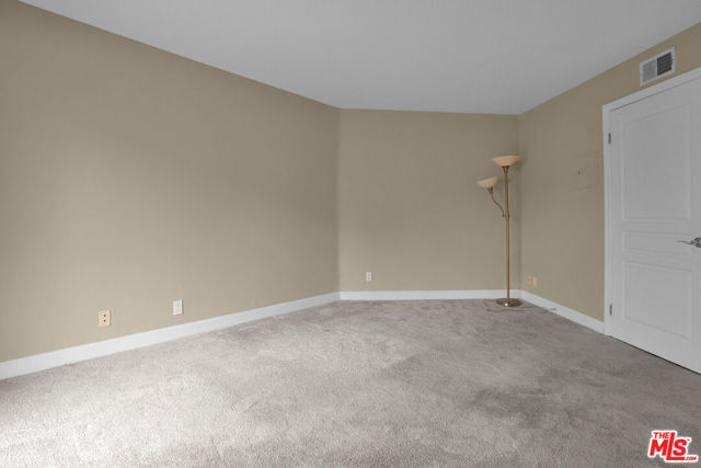 1633 S Bentley Avenue, West Los Angeles CA: https://media.crmls.org/mediaz/61751ffe-abc0-419e-b084-c1b85e7bb09c.jpg