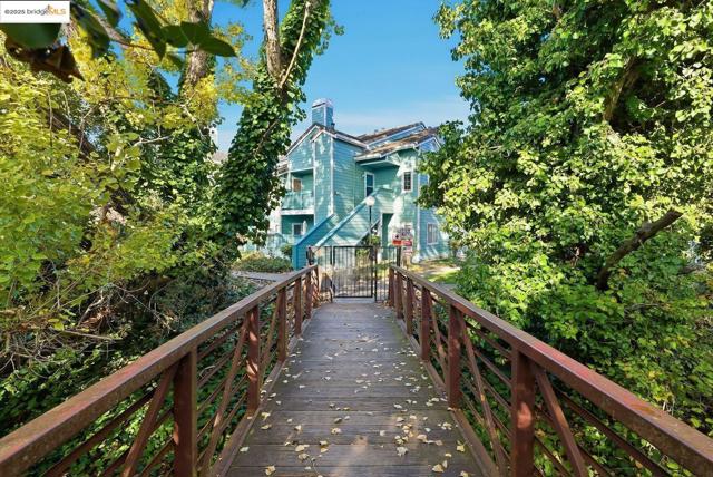 316 Dursey DR, Pinole CA: https://media.crmls.org/mediaz/61768e18-acc4-484b-a670-14d799e8a664.jpg