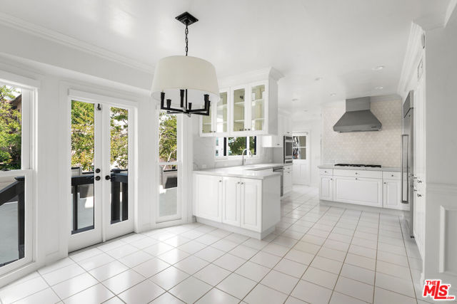 502 Smithwood Drive, Beverly Hills CA: https://media.crmls.org/mediaz/6176d892-1813-4223-96c3-72b052636ec5.jpg
