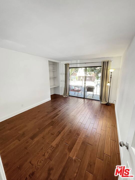 837 N West Knoll Drive, West Hollywood CA: https://media.crmls.org/mediaz/6176f2bb-4b57-4ab7-9d7d-0e1b798e1efd.jpg