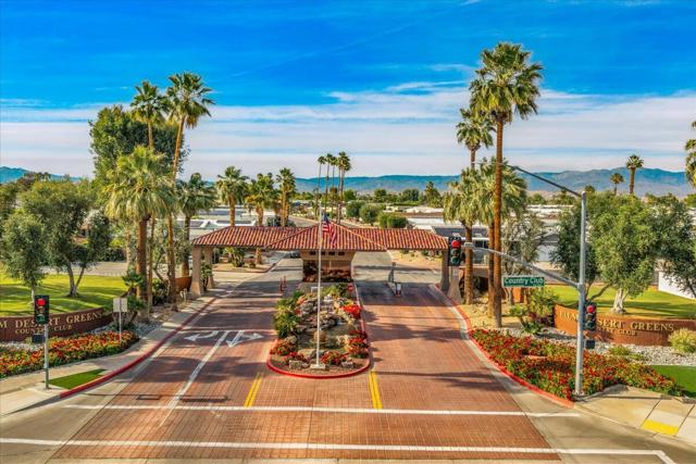72967 Cabazon Peak Drive, Palm Desert CA: https://media.crmls.org/mediaz/6177ee18-2957-41ba-9e13-7914d078e475.jpg