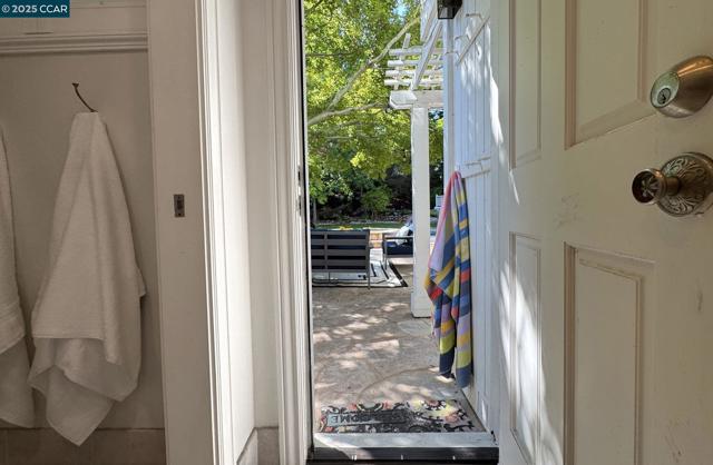 2145 Deer Oak Way, Danville CA: https://media.crmls.org/mediaz/617862dd-c97b-4571-a9ea-ea467fda4c83.jpg