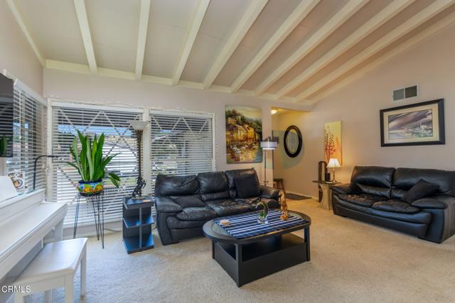 1214 Mariposa Drive, Santa Paula CA: https://media.crmls.org/mediaz/61798b16-ea99-4bf0-84ba-fa29f48183a2.jpg