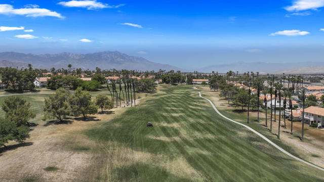 450 Desert Falls N Drive, Palm Desert CA: https://media.crmls.org/mediaz/617a42fe-14d7-424b-a72f-e357698662fe.jpg