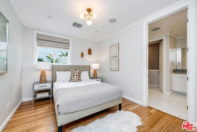 14539 Valley Vista Boulevard, Sherman Oaks CA: https://media.crmls.org/mediaz/617a70c1-03c5-4e7a-8a95-e613cf44618c.jpg