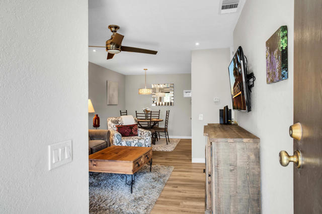 675 N Los Felices W Circle, Palm Springs CA: https://media.crmls.org/mediaz/617a76f3-0324-4be9-98c5-f9721fb97abc.jpg