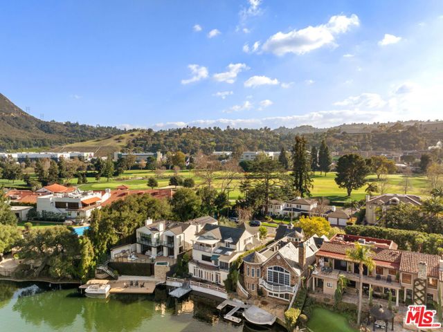 10037 Valley Spring Lane, Toluca Lake CA: https://media.crmls.org/mediaz/617a7a0b-3cc6-4ebf-a728-1d23ef4cd5fe.jpg