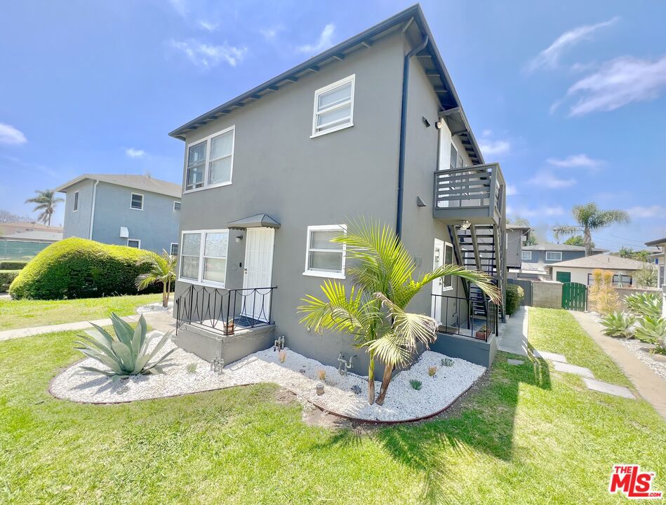 8819 Reading Avenue, Los Angeles, CA 90045