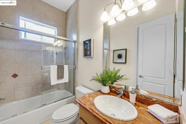 35 Amherst Ct, Menlo Park CA: https://media.crmls.org/mediaz/617b05f8-03cb-449a-9cd2-35c850ece497.jpg