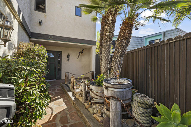 2524 Monaco Drive, Oxnard CA: https://media.crmls.org/mediaz/617c0836-ebd7-4343-aeea-df081fdc805c.jpg